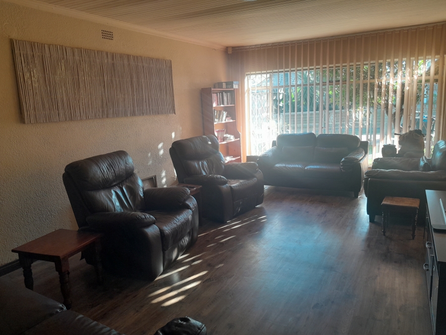 To Let 4 Bedroom Property for Rent in South Crest Gauteng