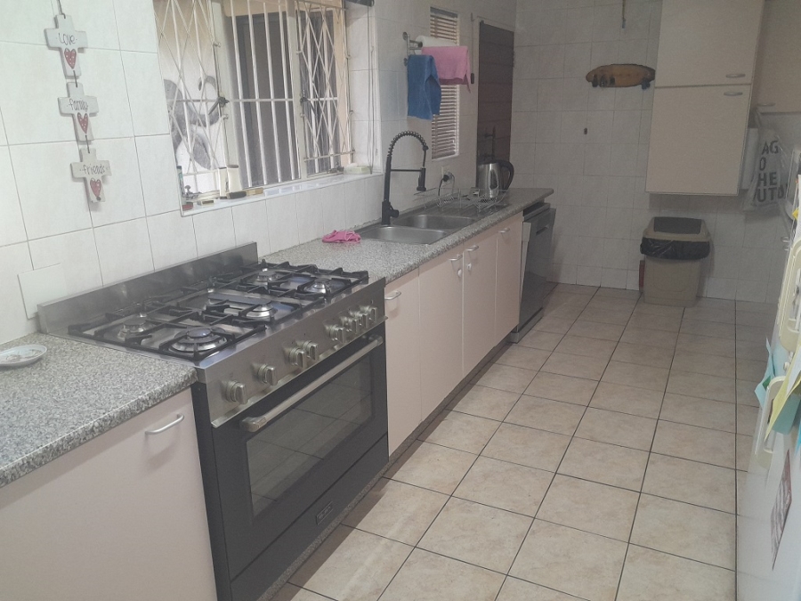 To Let 4 Bedroom Property for Rent in South Crest Gauteng