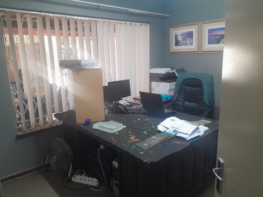 To Let 4 Bedroom Property for Rent in South Crest Gauteng