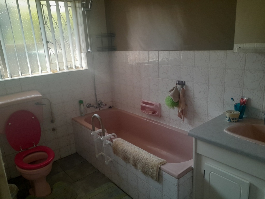 To Let 4 Bedroom Property for Rent in South Crest Gauteng