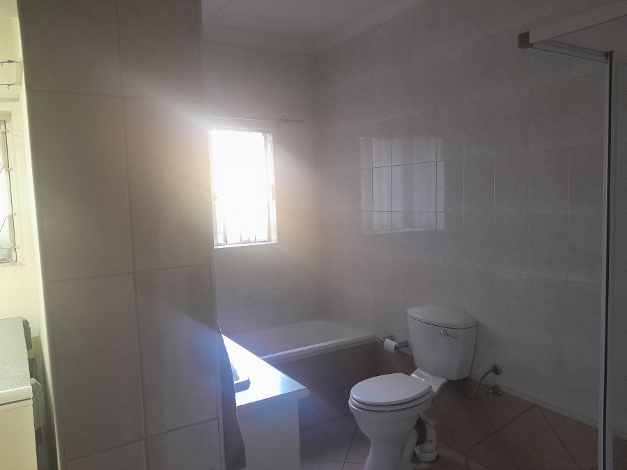 To Let 4 Bedroom Property for Rent in South Crest Gauteng
