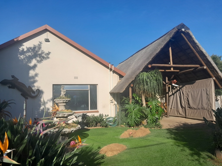 To Let 4 Bedroom Property for Rent in South Crest Gauteng