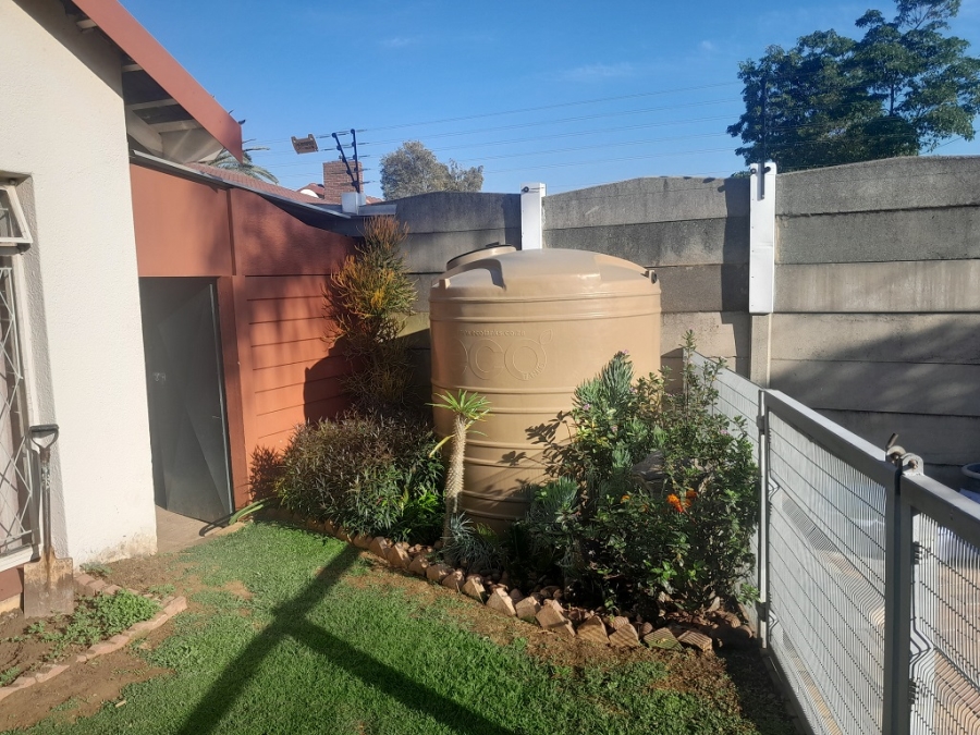 To Let 4 Bedroom Property for Rent in South Crest Gauteng