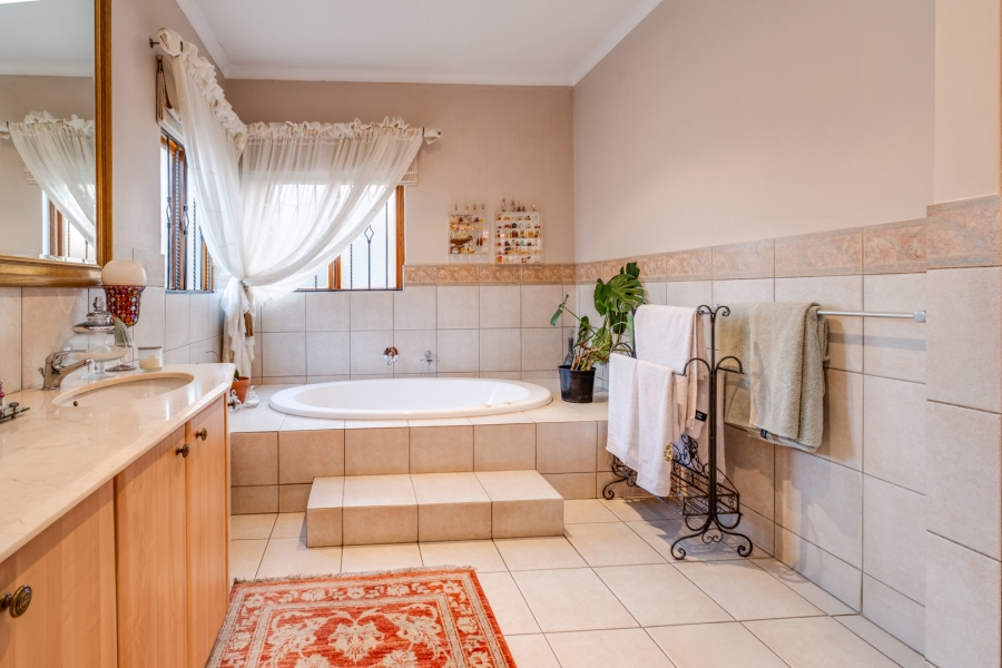 4 Bedroom Property for Sale in Lonehill Gauteng