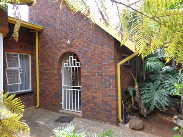 6 Bedroom Property for Sale in Birchleigh Gauteng
