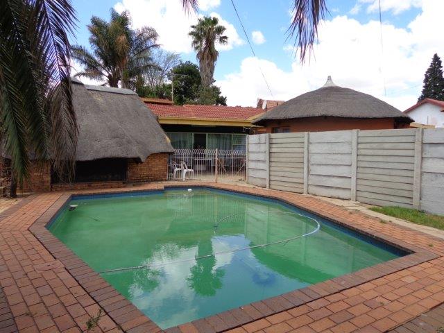 6 Bedroom Property for Sale in Birchleigh Gauteng