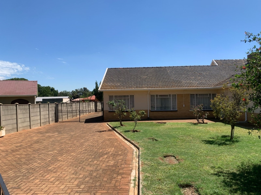 3 Bedroom Property for Sale in Westonaria Gauteng