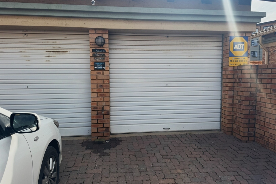 3 Bedroom Property for Sale in Die Hoewes Gauteng