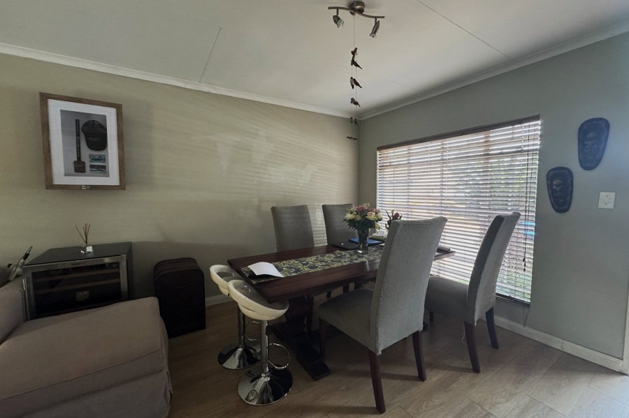 3 Bedroom Property for Sale in Die Hoewes Gauteng