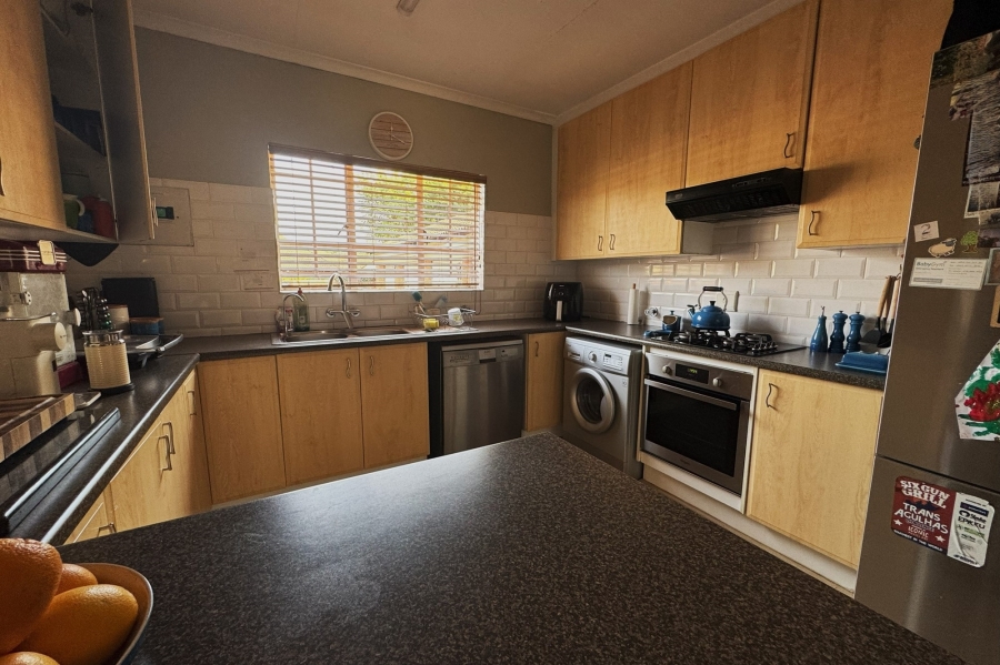 3 Bedroom Property for Sale in Die Hoewes Gauteng