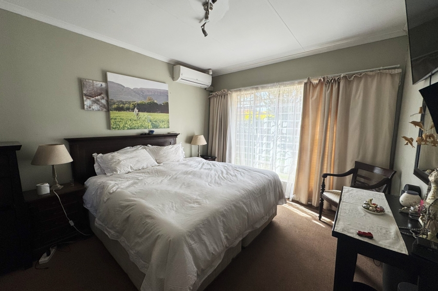 3 Bedroom Property for Sale in Die Hoewes Gauteng