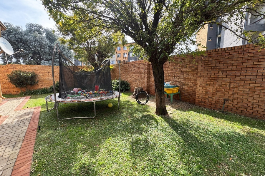 3 Bedroom Property for Sale in Die Hoewes Gauteng