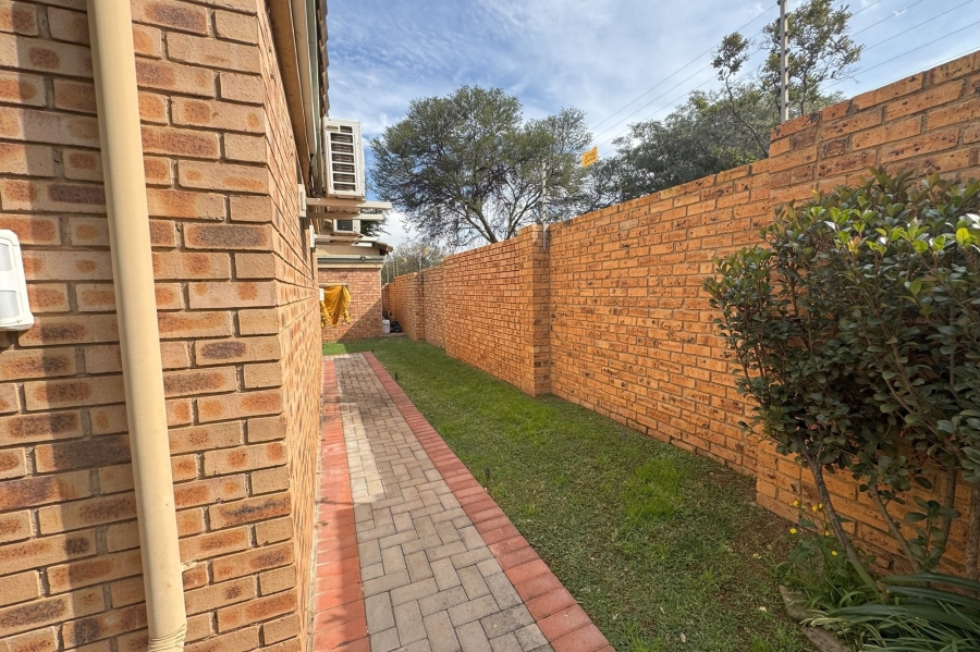 3 Bedroom Property for Sale in Die Hoewes Gauteng