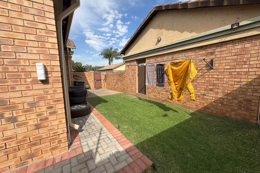 3 Bedroom Property for Sale in Die Hoewes Gauteng