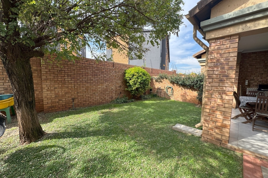 3 Bedroom Property for Sale in Die Hoewes Gauteng