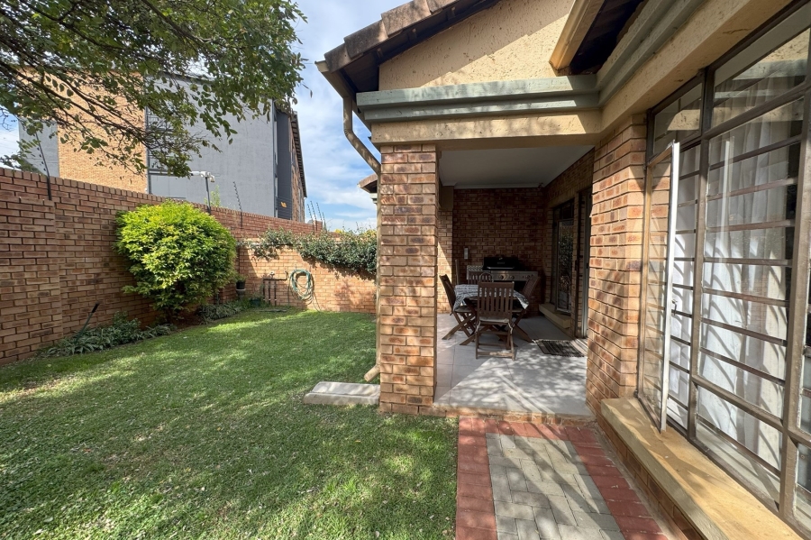 3 Bedroom Property for Sale in Die Hoewes Gauteng