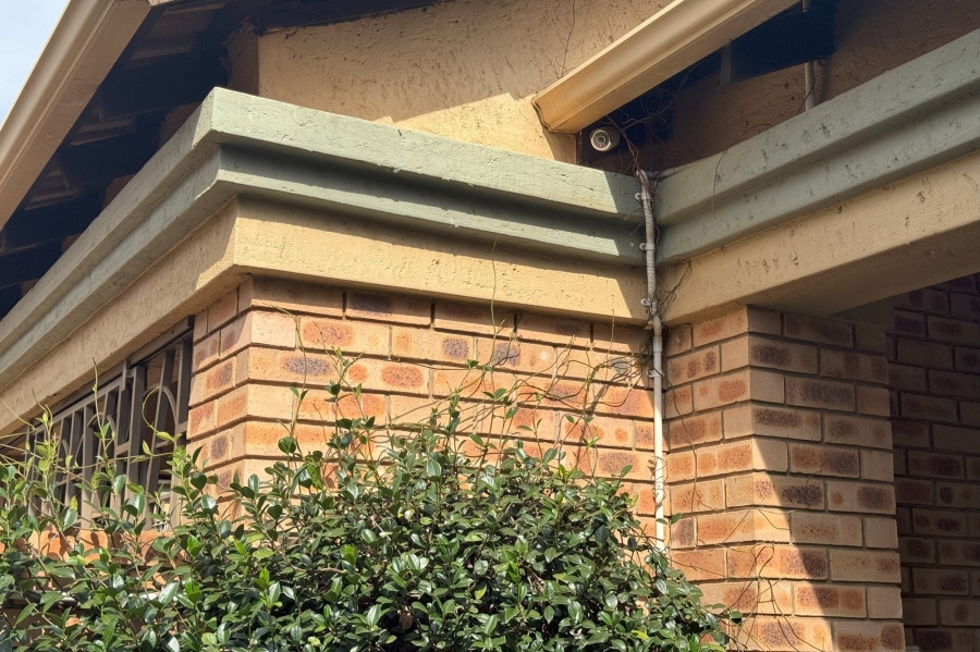 3 Bedroom Property for Sale in Die Hoewes Gauteng