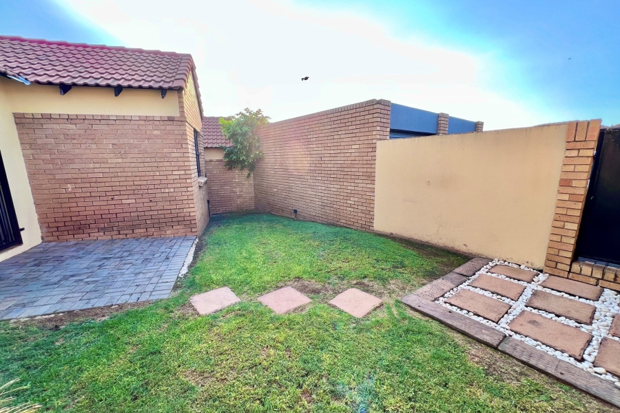 To Let 2 Bedroom Property for Rent in Halfway Gardens Gauteng