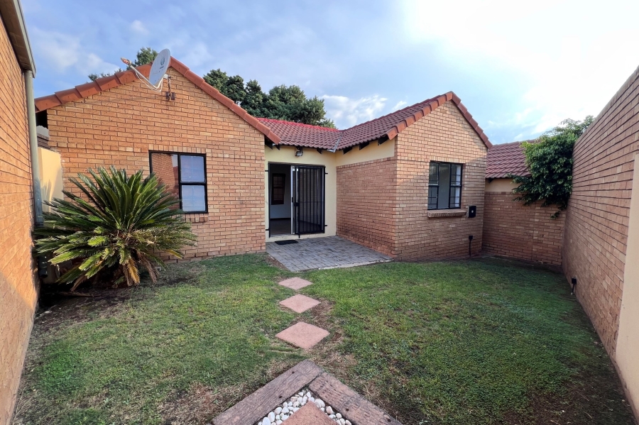 To Let 2 Bedroom Property for Rent in Halfway Gardens Gauteng