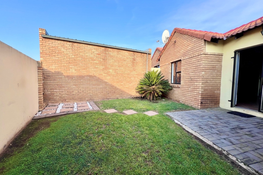 To Let 2 Bedroom Property for Rent in Halfway Gardens Gauteng