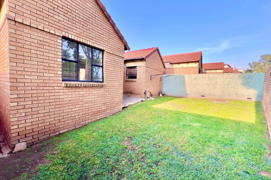 To Let 2 Bedroom Property for Rent in Halfway Gardens Gauteng