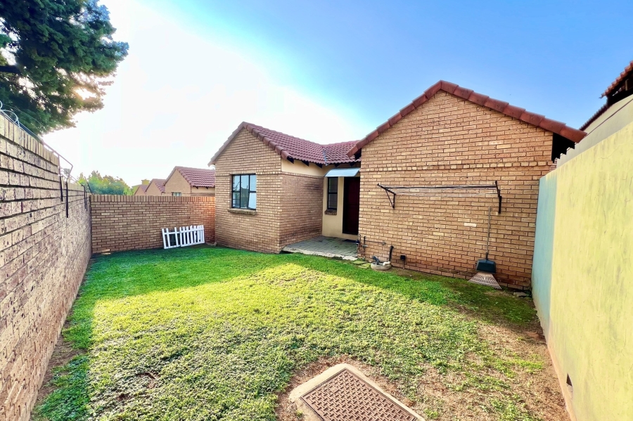To Let 2 Bedroom Property for Rent in Halfway Gardens Gauteng