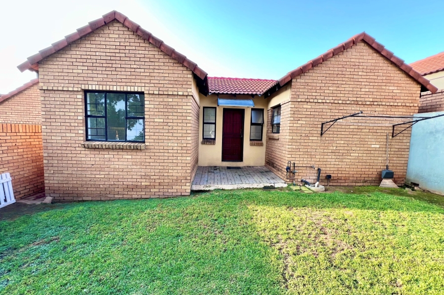 To Let 2 Bedroom Property for Rent in Halfway Gardens Gauteng