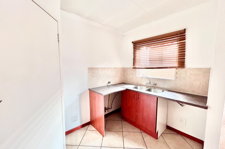 To Let 2 Bedroom Property for Rent in Halfway Gardens Gauteng