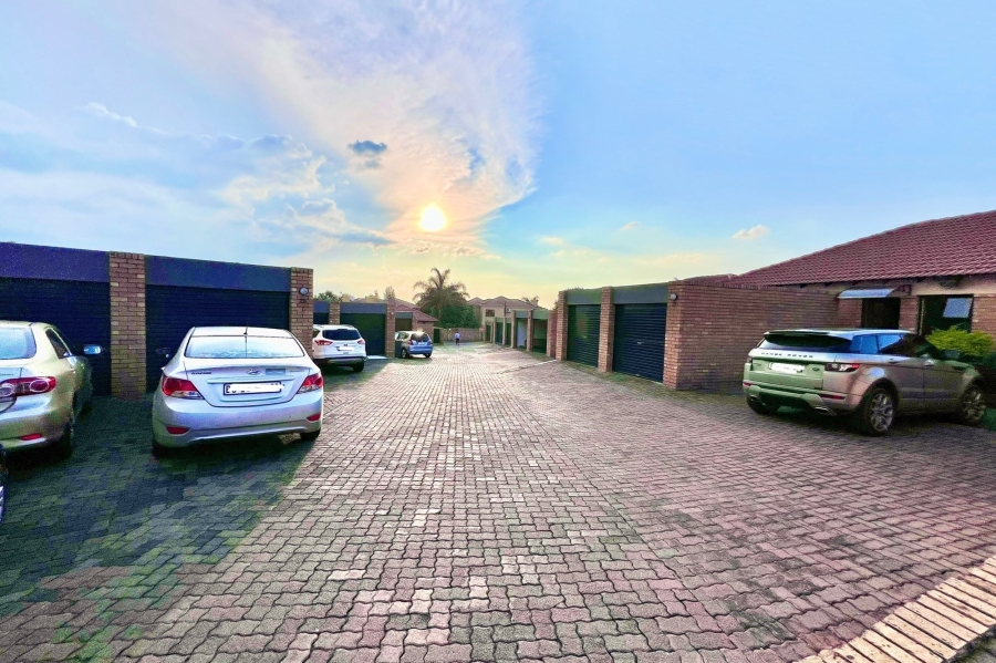 To Let 2 Bedroom Property for Rent in Halfway Gardens Gauteng
