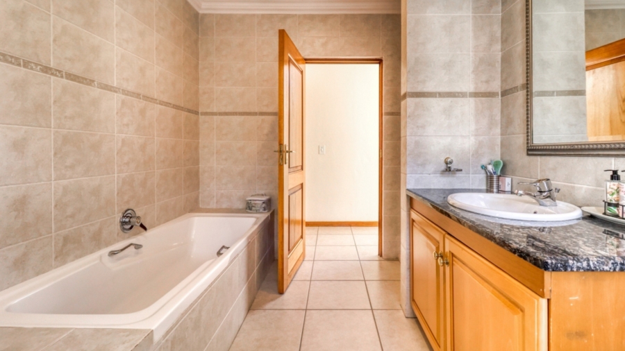To Let 4 Bedroom Property for Rent in Dainfern Golf Estate Gauteng