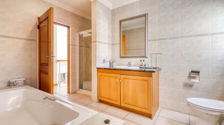 To Let 4 Bedroom Property for Rent in Dainfern Golf Estate Gauteng