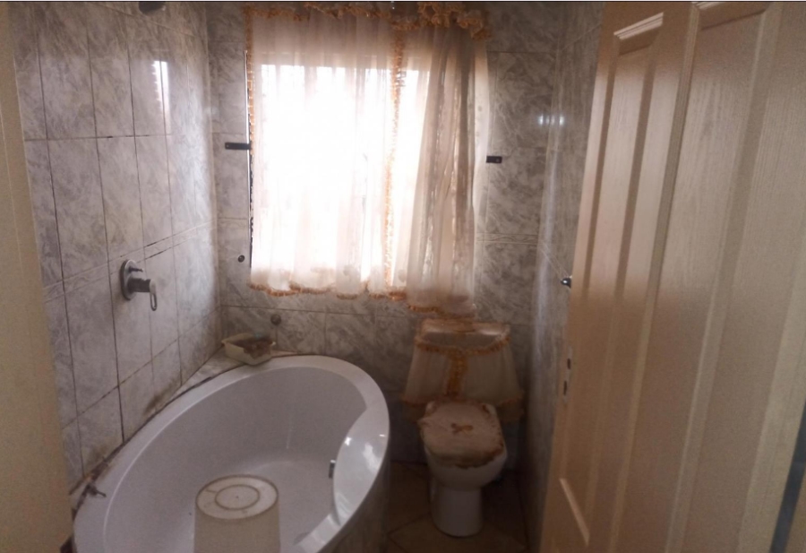 3 Bedroom Property for Sale in Roodekop Gauteng
