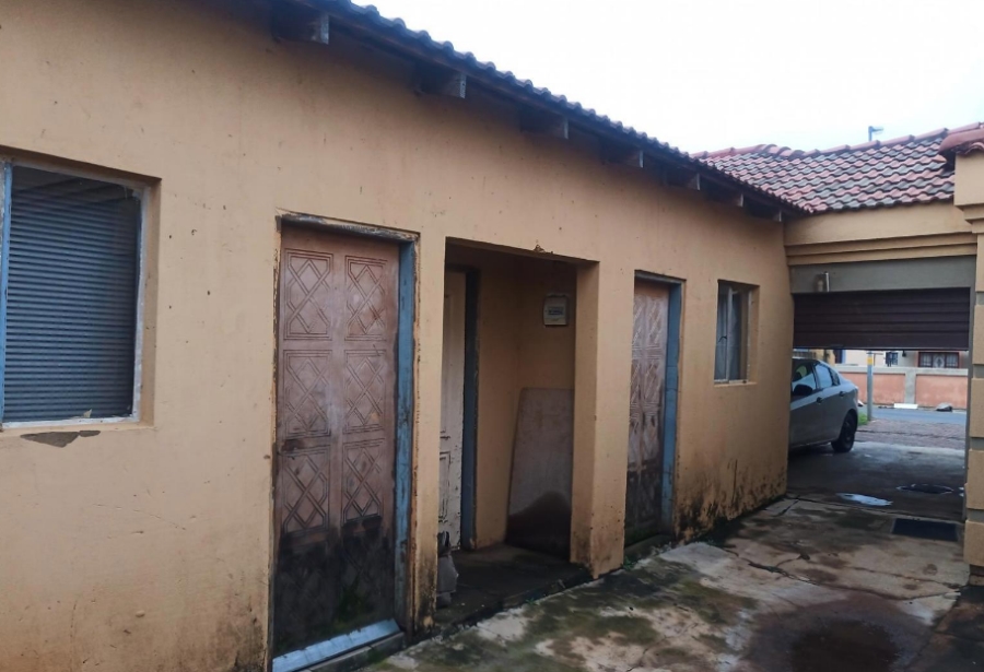 3 Bedroom Property for Sale in Roodekop Gauteng
