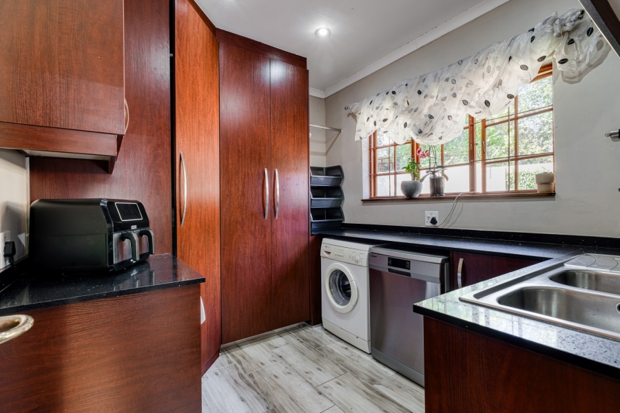 3 Bedroom Property for Sale in Linden Gauteng