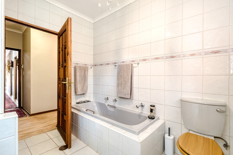 3 Bedroom Property for Sale in Linden Gauteng