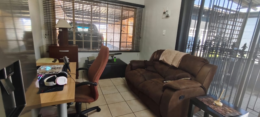 3 Bedroom Property for Sale in Casseldale Gauteng