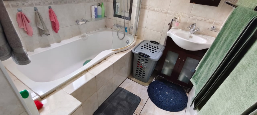 3 Bedroom Property for Sale in Casseldale Gauteng