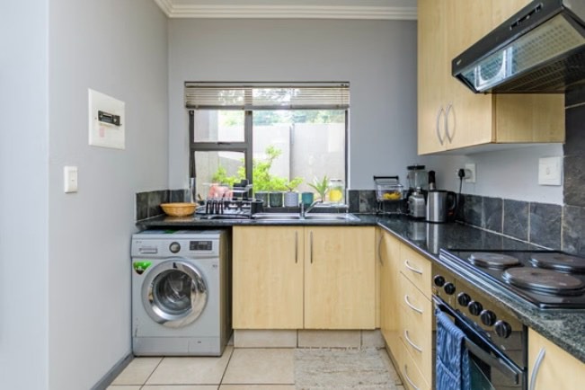 To Let 2 Bedroom Property for Rent in Sandown Gauteng