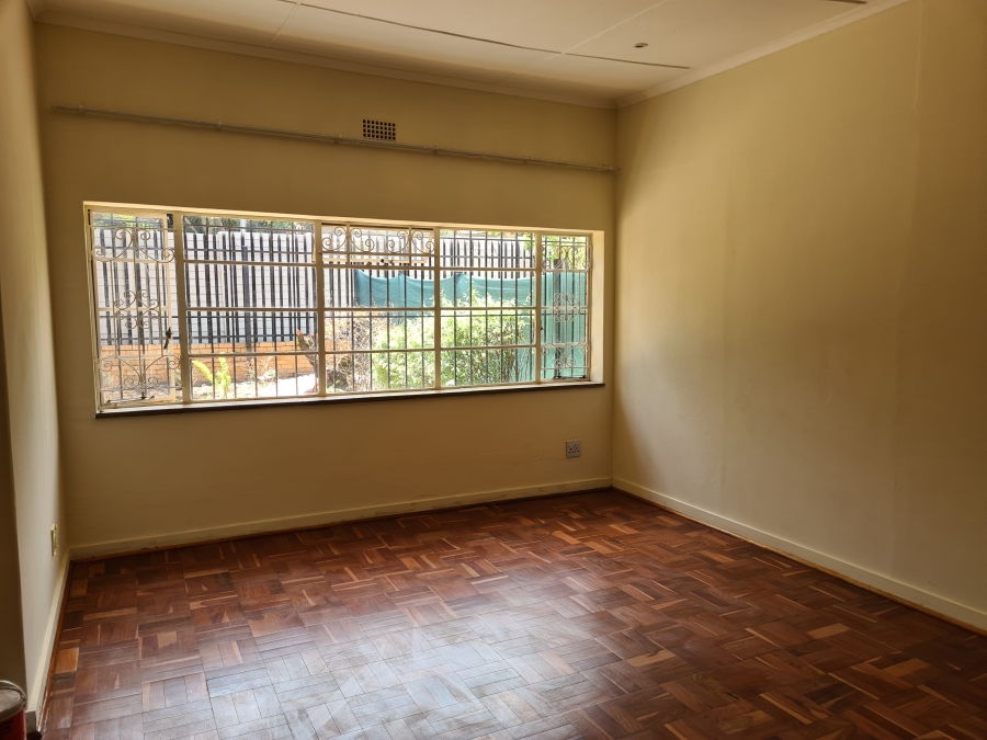 To Let 2 Bedroom Property for Rent in Linden Gauteng