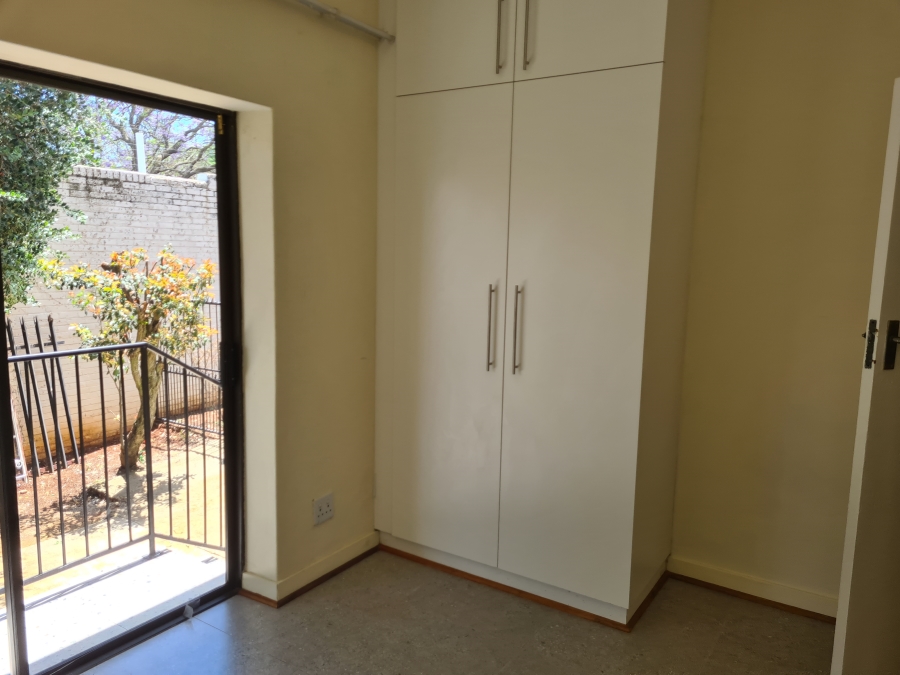 To Let 2 Bedroom Property for Rent in Linden Gauteng