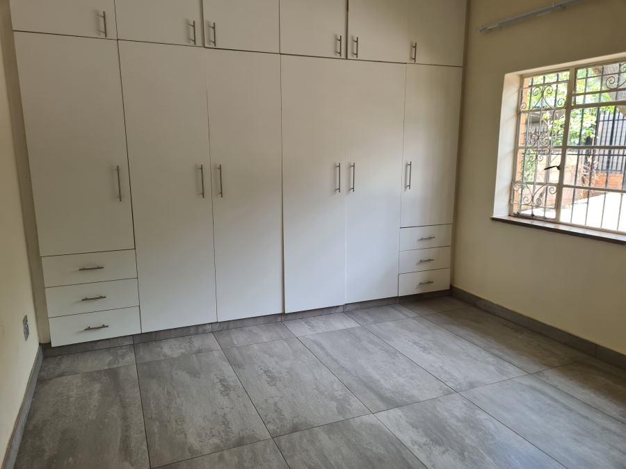 To Let 2 Bedroom Property for Rent in Linden Gauteng