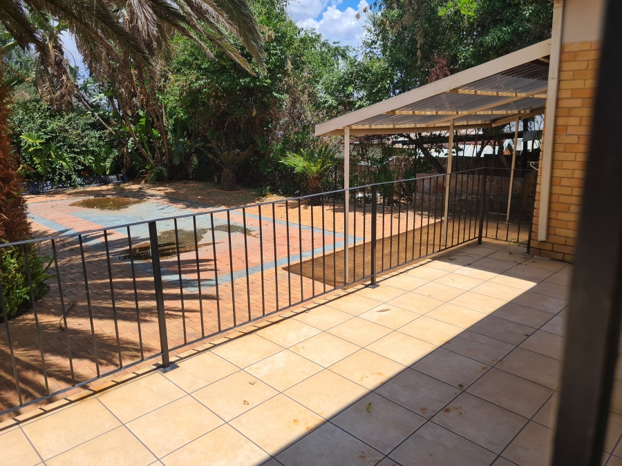 To Let 2 Bedroom Property for Rent in Linden Gauteng