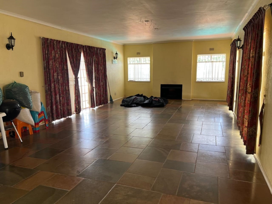4 Bedroom Property for Sale in Knoppieslaagte Gauteng