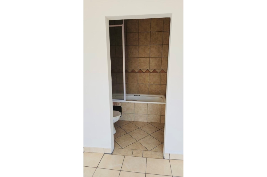 2 Bedroom Property for Sale in Vorna Valley Gauteng