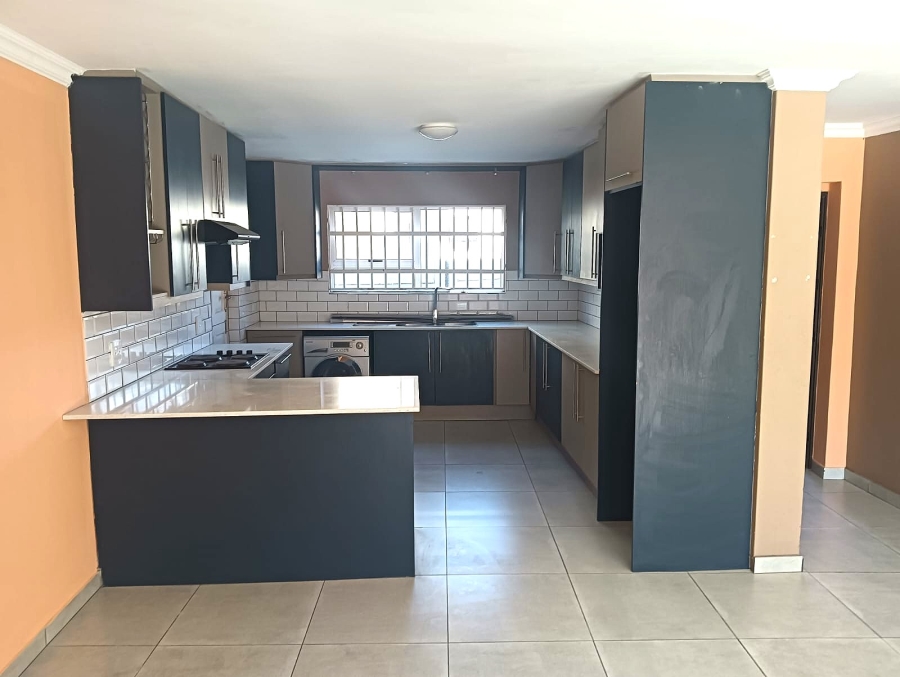 To Let 7 Bedroom Property for Rent in Terenure Gauteng