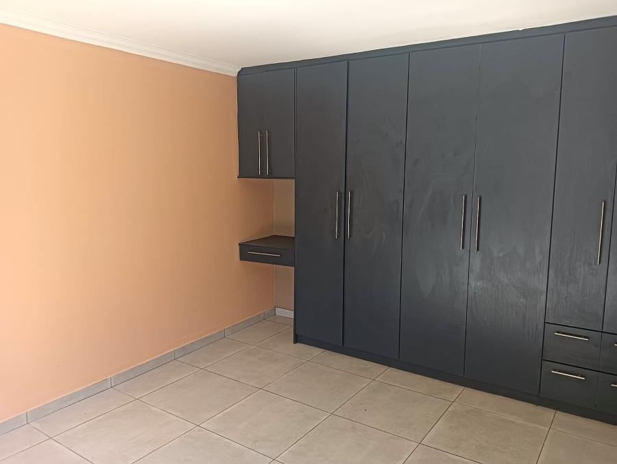 To Let 7 Bedroom Property for Rent in Terenure Gauteng