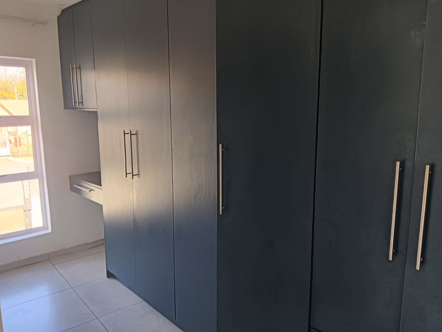 To Let 7 Bedroom Property for Rent in Terenure Gauteng