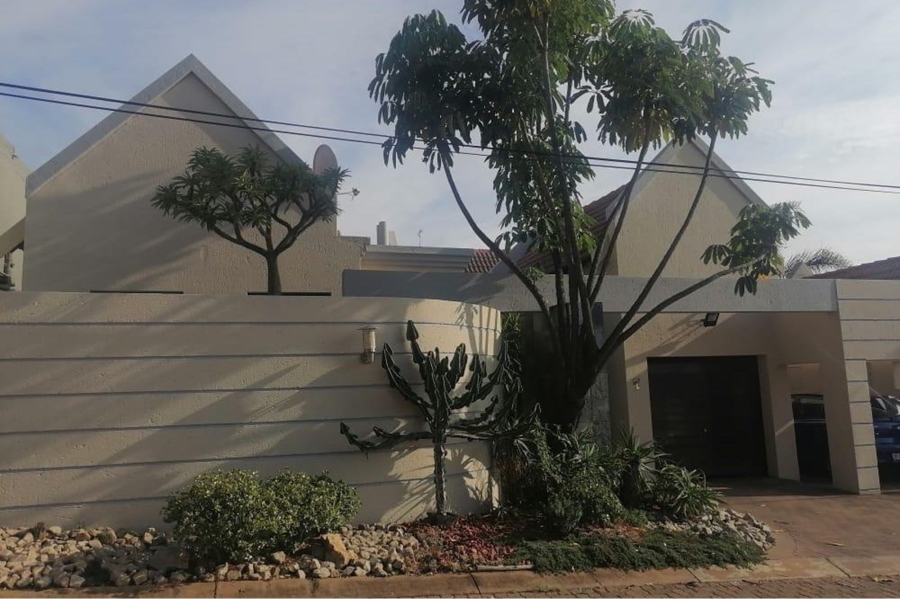 To Let 2 Bedroom Property for Rent in Magaliessig Gauteng