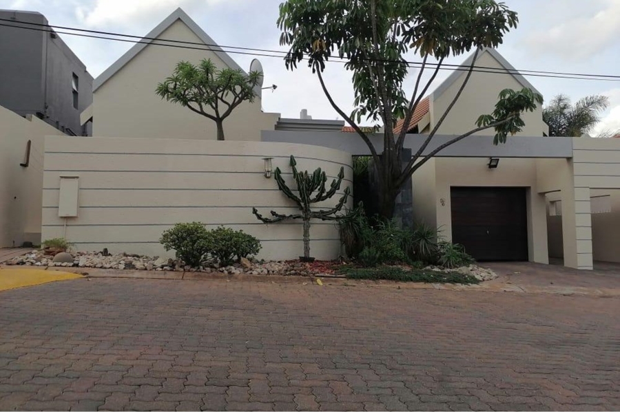 To Let 2 Bedroom Property for Rent in Magaliessig Gauteng