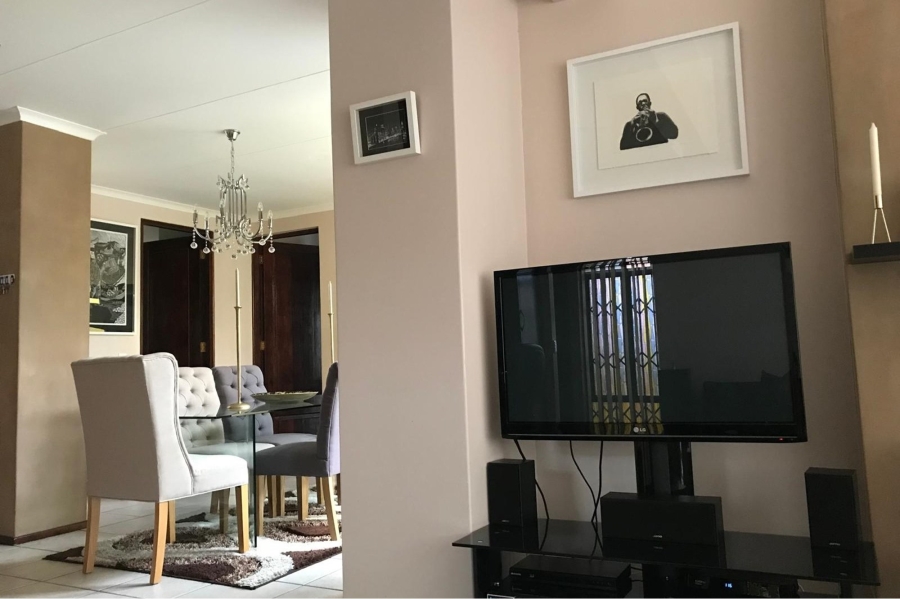 To Let 2 Bedroom Property for Rent in Magaliessig Gauteng